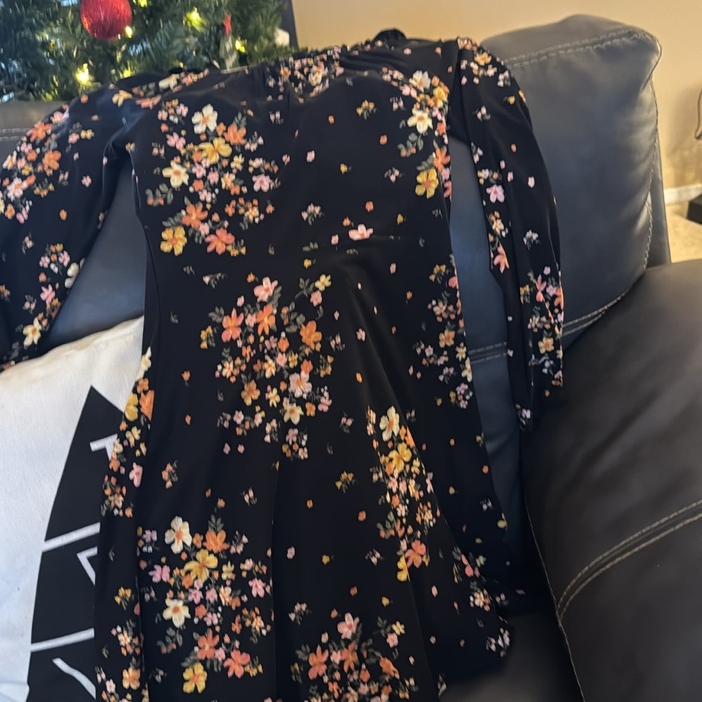Dress - Picture 4 of 6